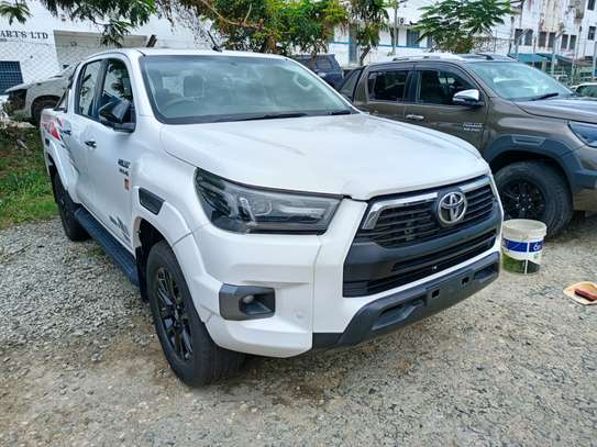 Toyota Hilux double cabin GR sport image 4