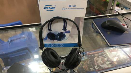 High quality headphones with mic image 3