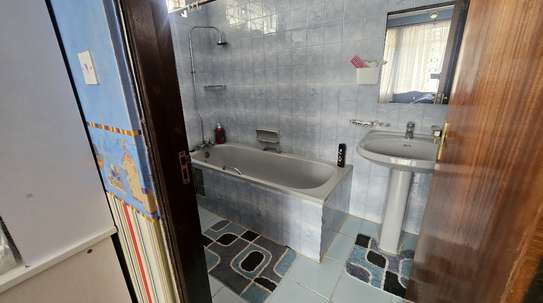 5 Bed House with En Suite at Old Runda image 5