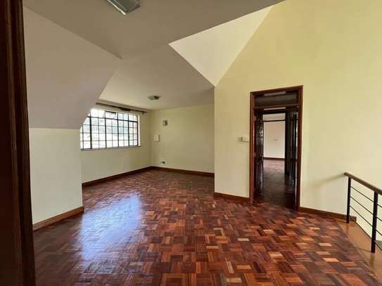 4 Bed Townhouse with En Suite in Lavington image 18