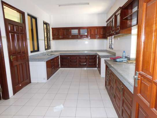 4 Bed Apartment with En Suite in Mombasa CBD image 20