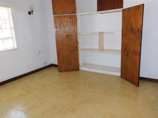 4 Bed House with En Suite in Nyali Area image 3