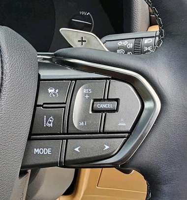 Lexus LX500d 2024 White image 9