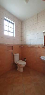 4 Bed Apartment with En Suite at 2Nd Parklands Avenue image 11