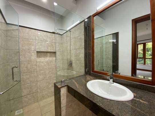 3 Bed Apartment with En Suite in Kilimani image 17