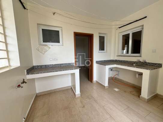 3 Bed Apartment with En Suite in Lavington image 7
