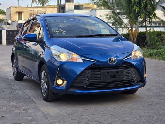 Toyota vitz 1500cc Hybrid 2018 image 3