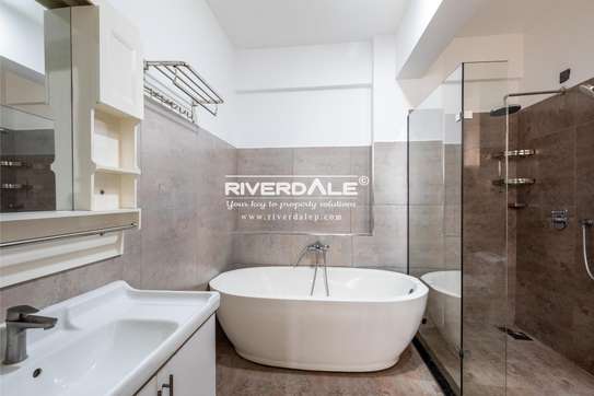 4 Bed Apartment with En Suite in General Mathenge image 14