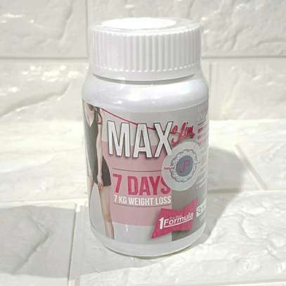 MAX 7 DAYS SLIMMING CAPSULES  Grab The Christmas Offers Now image 1