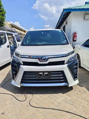 Toyota Voxy WXB 2017 white 2wd image 4