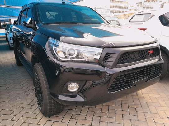Toyota hilux double cabin auto diesel 2016 4wd  TRD image 3