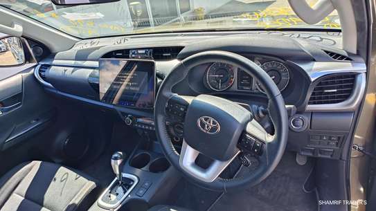 Toyota Hilux Double cabin Grey 2021 image 6