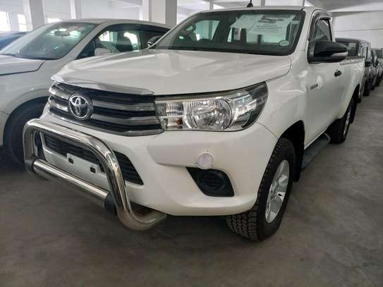 TOYOTA HILUX PICK UP 4WD. image 2