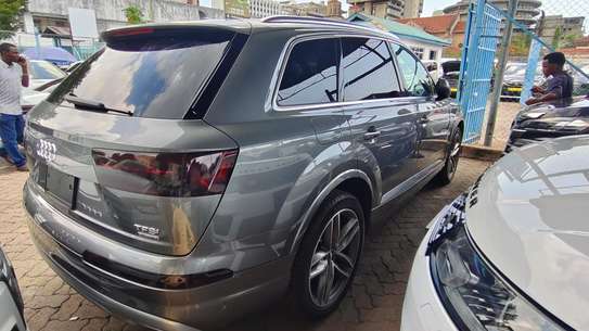 Audi Quattro Grey 2018 7 seater image 11