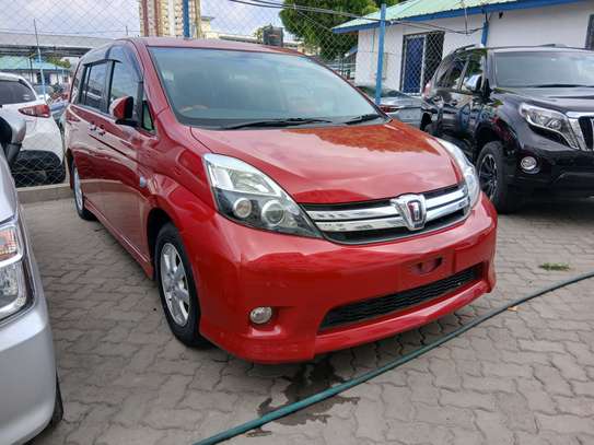 Toyota ISIS Red image 3