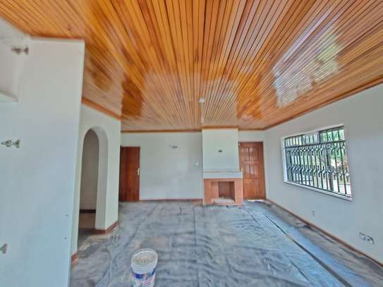 5 Bed House with En Suite in Nyari image 11