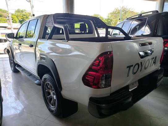 Toyota Hilux double cabin 2018 image 4