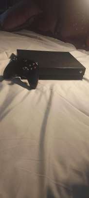 Xbox one X (black) image 1