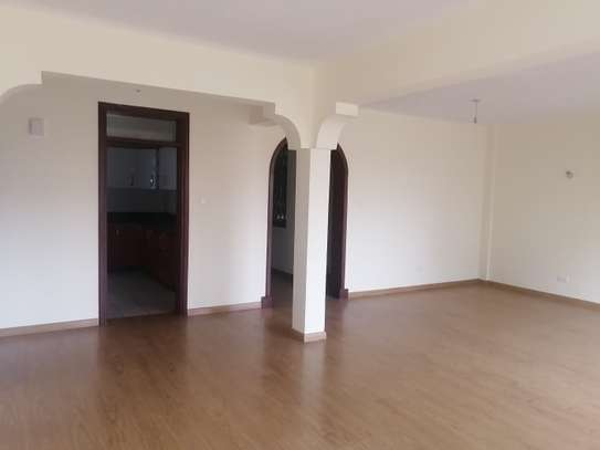 3 Bed Apartment with Aircon in Brookside image 5