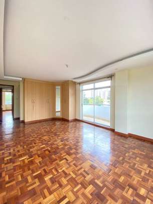 3 Bed Apartment with En Suite in Kilimani image 6