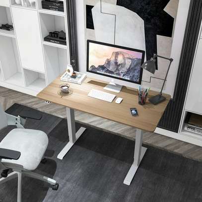Office Desk : Single Electric Adjustable Office Desk image 1