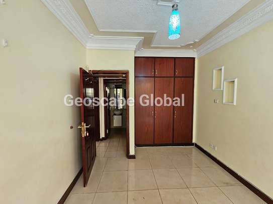 5 Bed House with En Suite in Spring Valley image 7