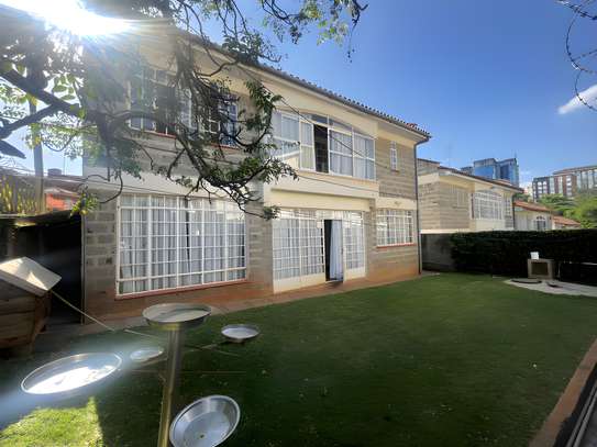 5 Bed Townhouse with En Suite in Riverside image 4