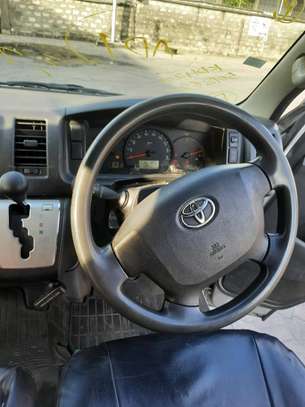 Toyota hiace image 4