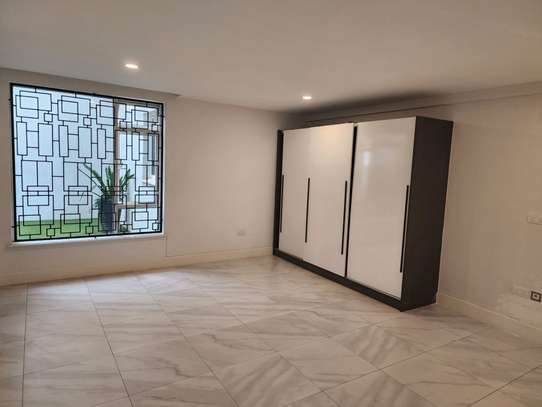 3 Bed Apartment with En Suite in Rhapta Road image 7