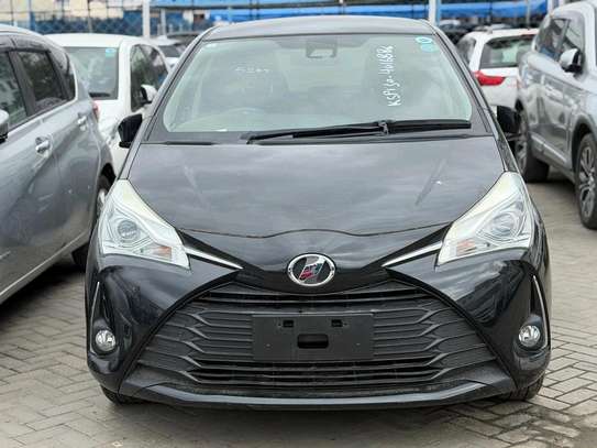 Toyota vitz black image 3