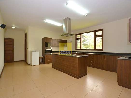 4 Bed Apartment with En Suite in Riverside image 17