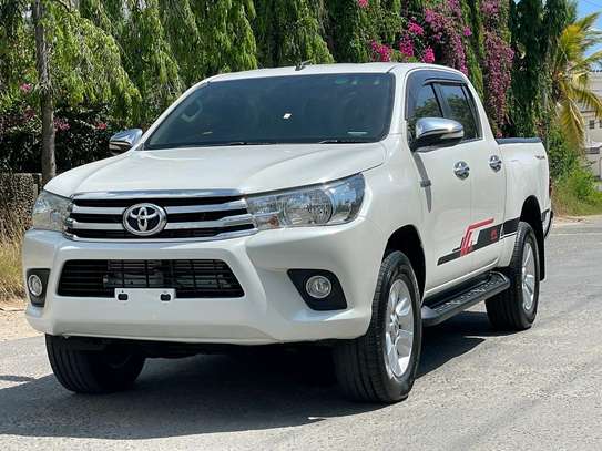 Toyota Hilux Double cab image 4