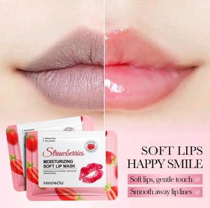 Strawberries Moisturizing Soft Lips Mask image 3