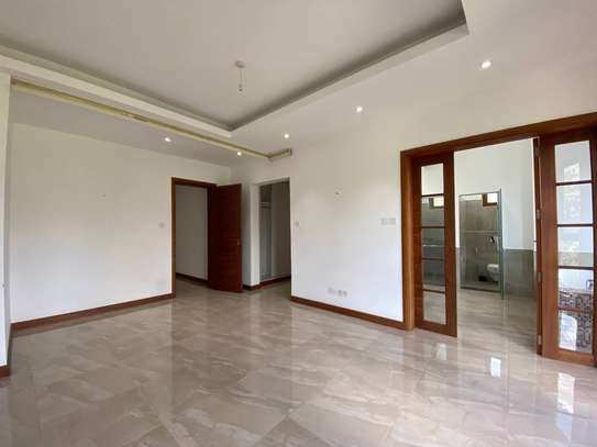 3 Bed Apartment with En Suite in Kilimani image 13