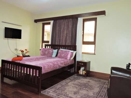 3 Bed Apartment with En Suite at Second Parklands Avenue image 10