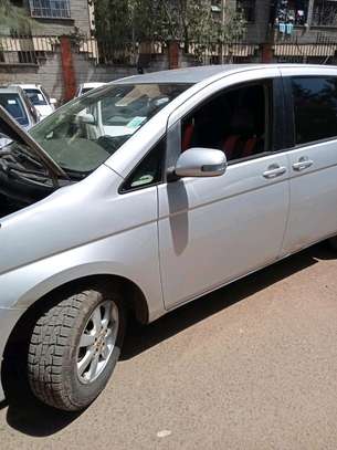 Toyota isis image 4