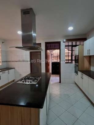 5 Bed Townhouse with En Suite in Kileleshwa image 4