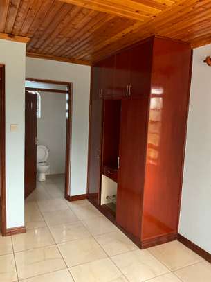 5 Bed Townhouse with En Suite in Nyari image 13