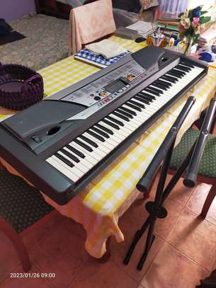 Yamaha professional keyboard image 1