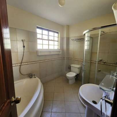 5 Bed Townhouse with En Suite in Lavington image 8