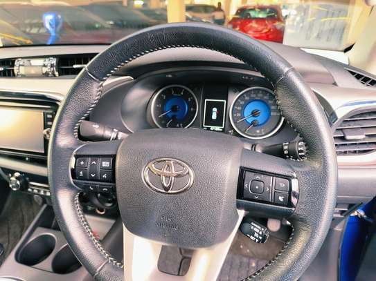 Toyota Hilux double cabin blue 2017 4wd image 5