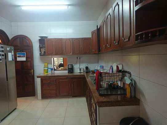 5 Bed Townhouse with En Suite in Spring Valley image 5