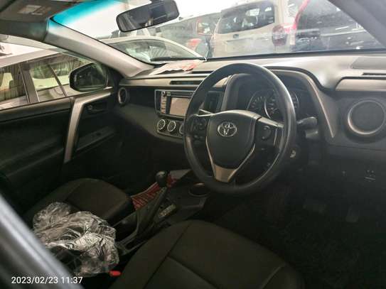 Toyota RAV4 sunroof image 7