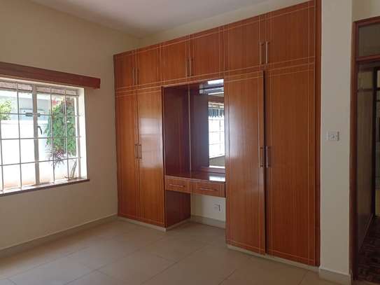 4 Bed House with En Suite in Westlands Area image 16