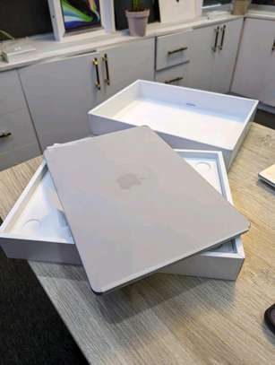 MacBook Air M2 , 2022 Chip Apple M2 image 2