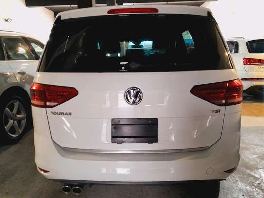 Volkswagen touran Tsi white 2016 image 2