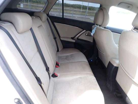 WHITE TOYOTA AVENSIS  (MKOPO ACCEPTED) image 6