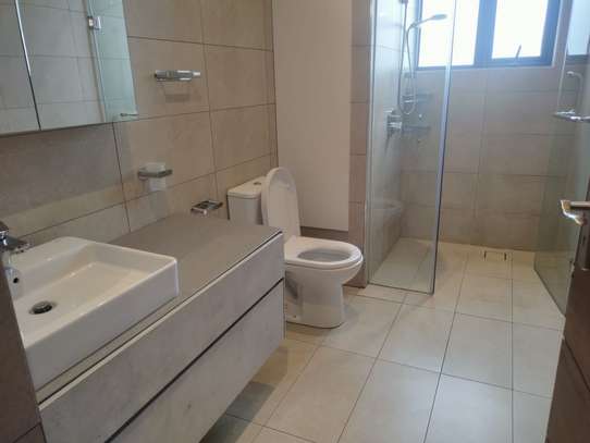 2 Bed Apartment with Gym at Few Minutes Drive To Gigiri image 8