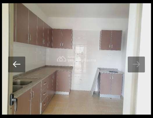 Luxurious spacious 3 bedroom all Ensuite apartment. image 2