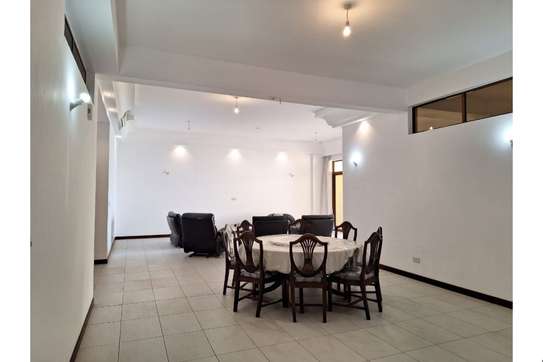 3 Bed Apartment with En Suite in Nyali Area image 11